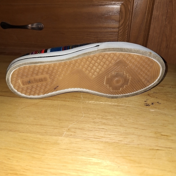 Inkkas Colorful Incan Patterned unisex Sneakers in a women's 5 or men's 3. - Picture 11 of 11